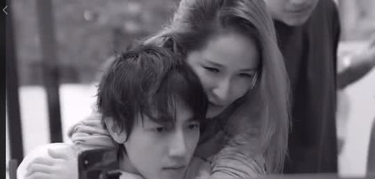 _国产小乔护男友视频,甜蜜互动，见证真挚爱情  第2张